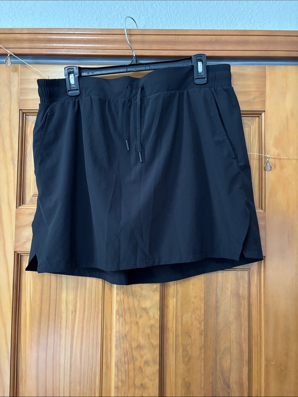 L all in motion women’s Black Athletic Skirt
